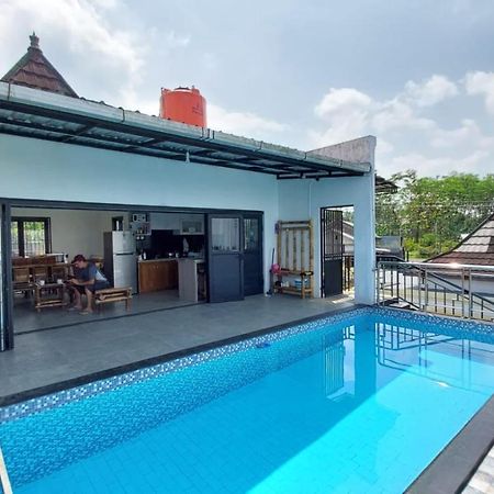 Pool Villa Saung Suluh Purwokerto Bagian luar foto