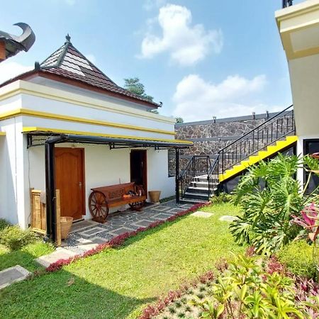 Pool Villa Saung Suluh Purwokerto Bagian luar foto