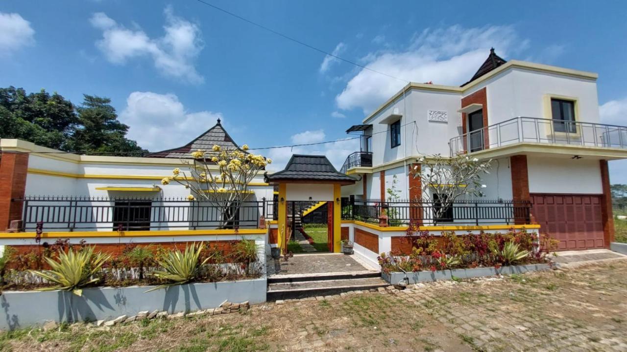 Pool Villa Saung Suluh Purwokerto Bagian luar foto