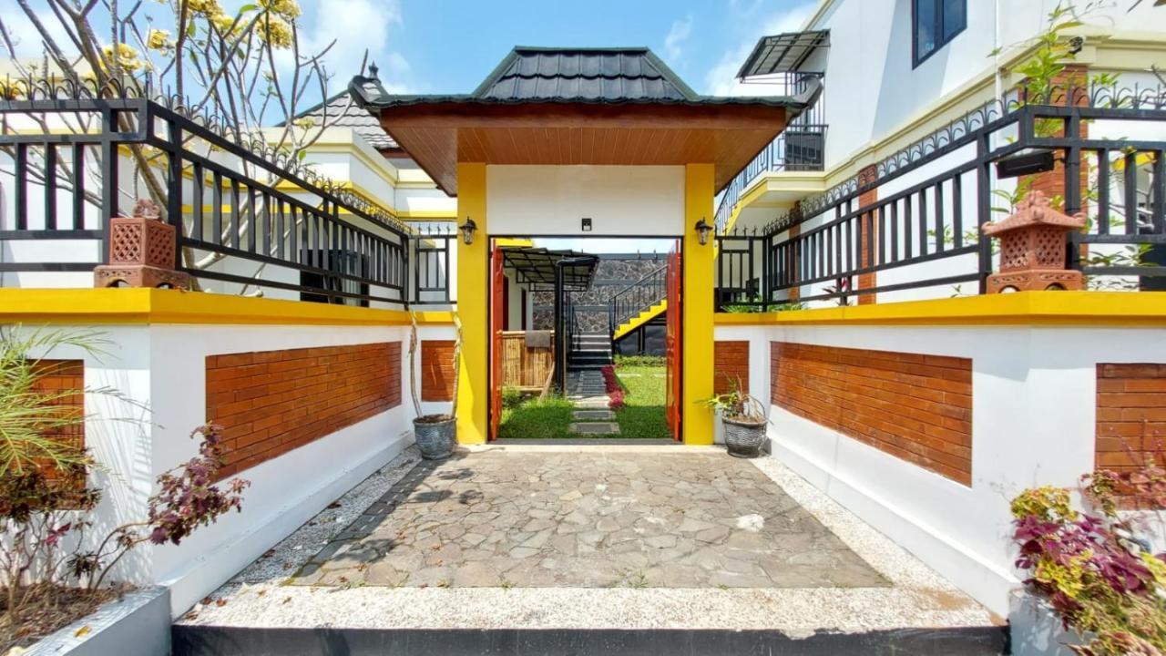 Pool Villa Saung Suluh Purwokerto Bagian luar foto