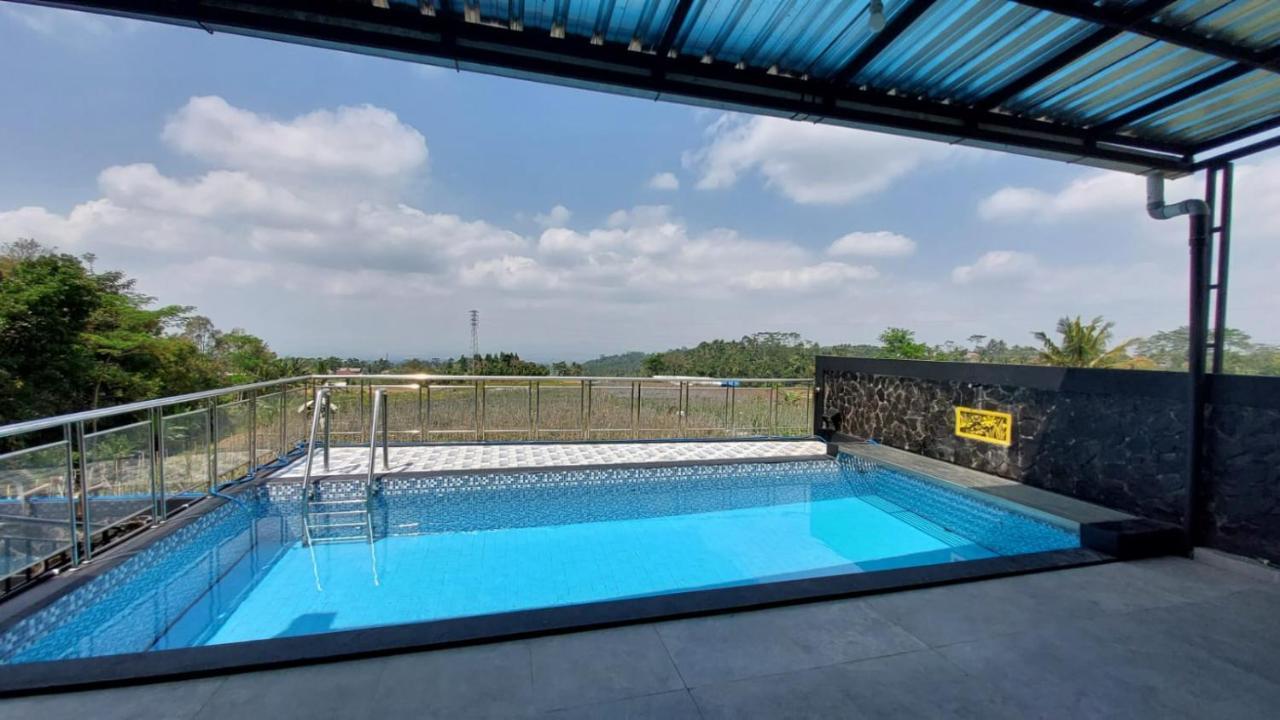 Pool Villa Saung Suluh Purwokerto Bagian luar foto