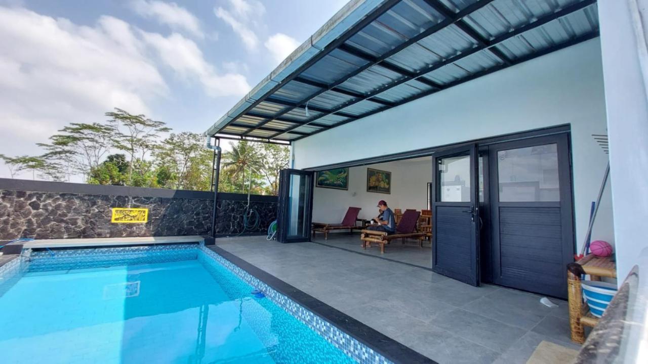 Pool Villa Saung Suluh Purwokerto Bagian luar foto
